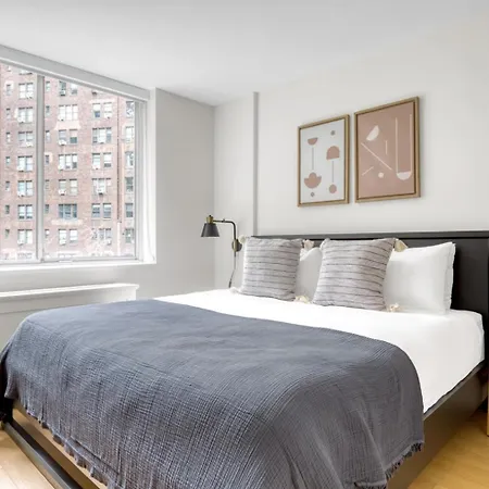 Midtown E 2br W Elevator Doorman Gym Nr Un Nyc-753 *