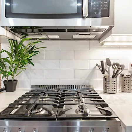 Explore Hudson Yards At Aesthetic Prime 2bd Apartmnet