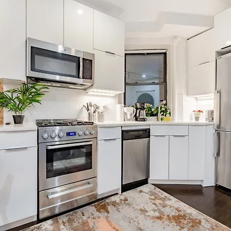 Explore Hudson Yards At Aesthetic Prime 2bd Apartmnet