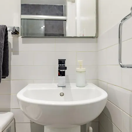 Explore Hudson Yards At Aesthetic Prime 2bd Apartmnet