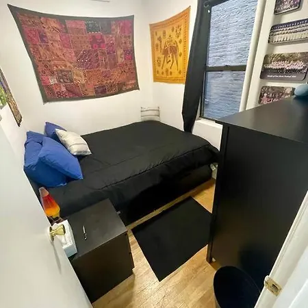 Charming One-bedroom In South Chelsea *