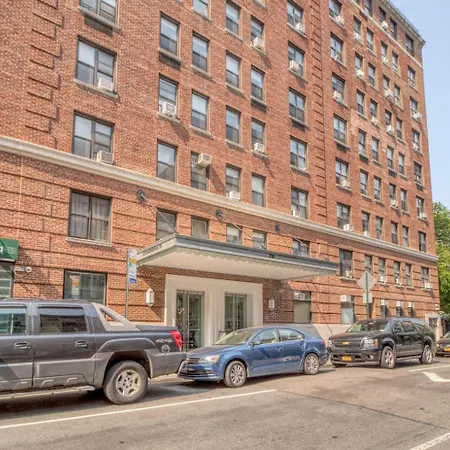 Uws 2br W Elevator Doorman Gym Nr 1 Line Nyc-625 Apartment