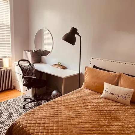 Private In Townhouse W Shared Baths Qn Bed 1-3ppl Apartment New York