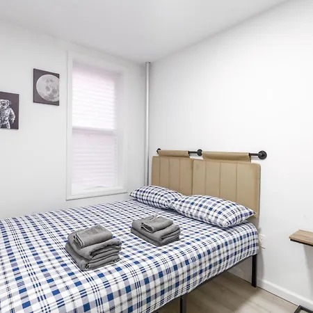 Peaceful In Lower Manhattan Apartment