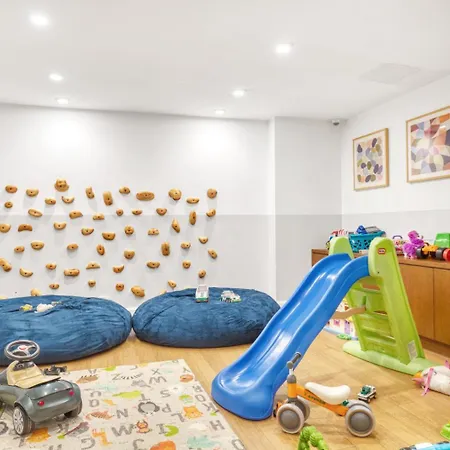 Midtown E 2br W Elevator Doorman Gym Nr Un Nyc-752 Apartment New York