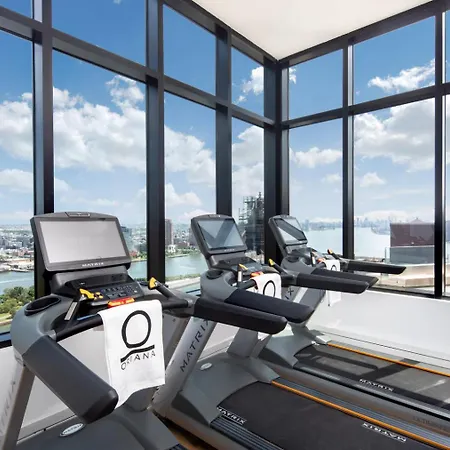 Midtown E 2br W Elevator Doorman Gym Nr Un Nyc-752 Apartment *