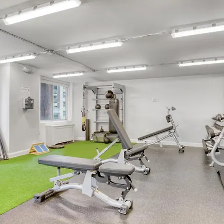 Midtown E 2br W Elevator Doorman Gym Nr Un Nyc-752 Apartment *
