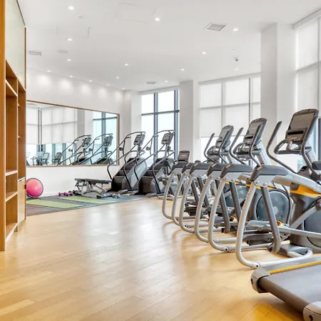 Midtown E 2br W Elevator Doorman Gym Nr Un Nyc-752 *