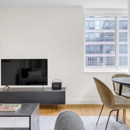 Midtown E 2br W Elevator Doorman Gym Nr Un Nyc-752 Apartment