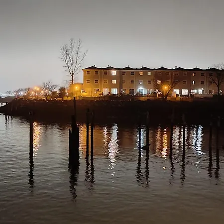 Waterfront Gem Duplex 3 Bedroom 2floor In Whitestone Bronx Free Parking Hotel