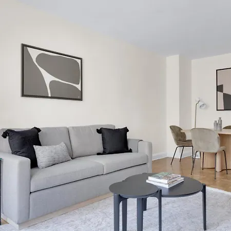 Midtown 1br W Gym Doorman Nr Grand Nyc-748 Apartment *