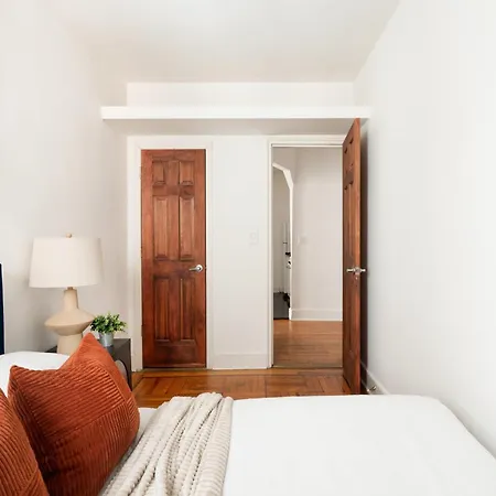 61-2c Prime Ues 2br Newly Furnished Value Apartment *