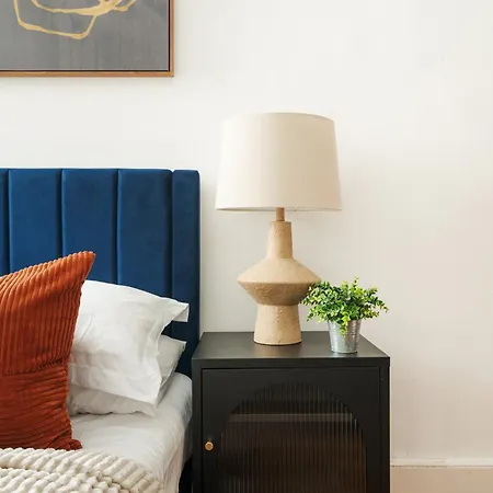Apartment 61-2c Prime Ues 2br Newly Furnished Value