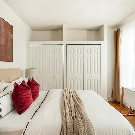 61-2c Prime Ues 2br Newly Furnished Value Apartment