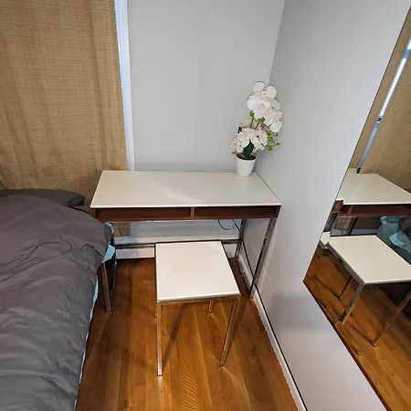 Private In 4 Bedroom Ground Near Subway * New York