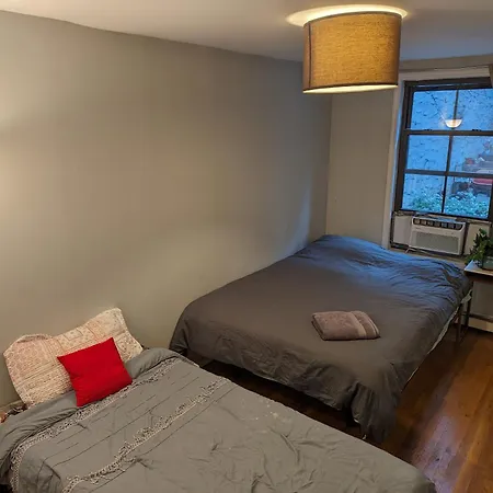 Private In 4 Bedroom Ground Near Subway Homestay New York