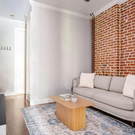 Midtown West 2br W Wd Wine Fridge Nr 1 Train Nyc-909 Apartment