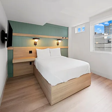Riverside Tower Hotel 2*