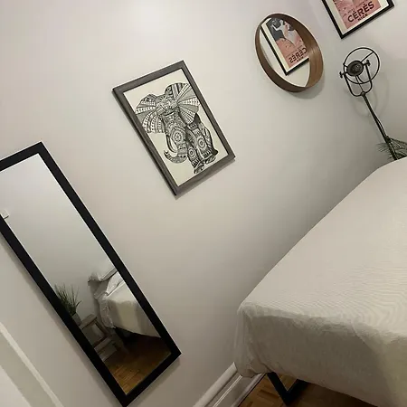 Apartment Two Bedroom Excellent Location *