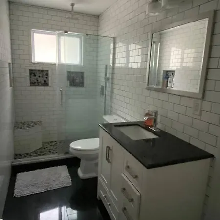Casa Rosado @ Nyc Pool Firepit Parking Ferry Holiday home