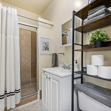 Sleek 2br - Walking Distance To Times Square New York