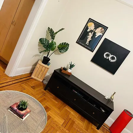 Apartment Sunnyside One Bedroom Apt