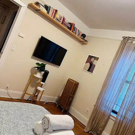 Sunnyside One Bedroom Apt