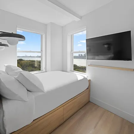 Riverside Tower Hotel 2*