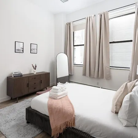 Chic 1bd With Rooftop W/d In Unit Downtown Apartment