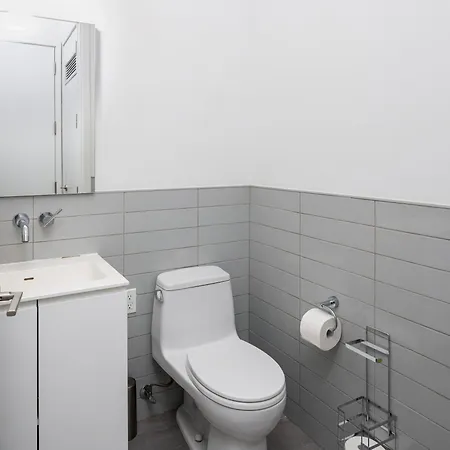 Chic 1bd With Rooftop W/d In Unit Downtown Apartment *