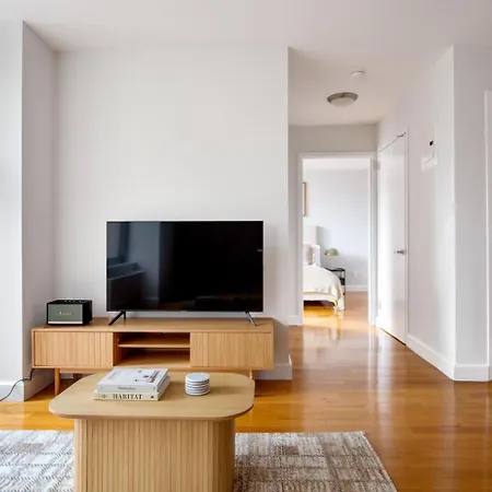 Midtown 1br W Gym Elevator Nr Rockefeller Ctr Nyc-1401 Apartment