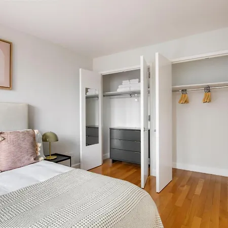 Apartment Midtown 1br W Gym Elevator Nr Rockefeller Ctr Nyc-1401
