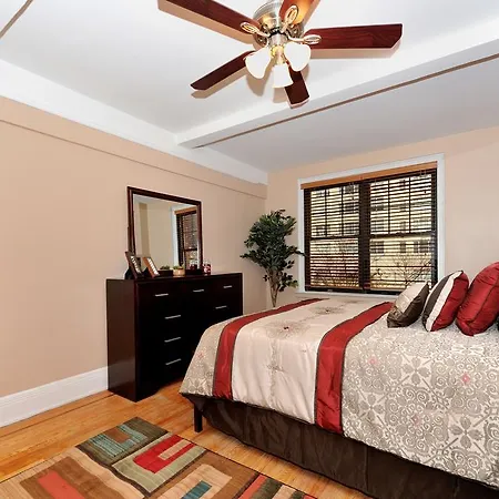 East Side 3 Bedroom And 2 Bathroom Apartment *