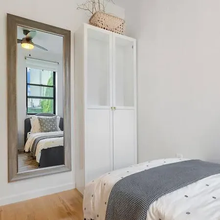 Apartment Bright Designer In Historic Harlem New York