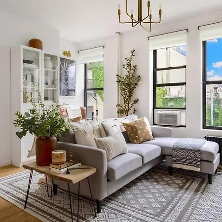Bright Designer In Historic Harlem Apartment New York