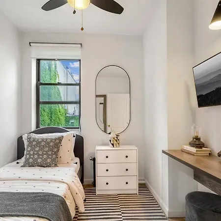 Bright Designer In Historic Harlem Apartment *