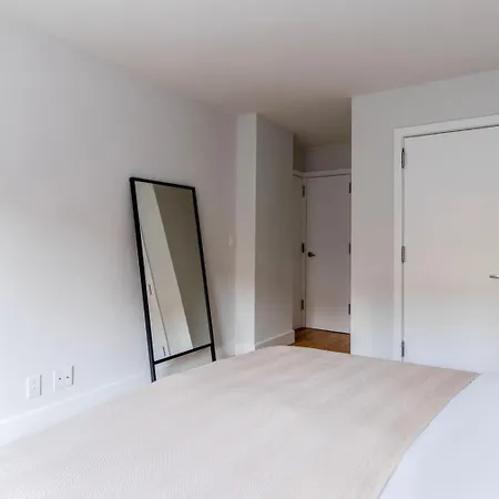 Lenox Hill 2br W Elevator Doorman Nr Art Nyc-1389