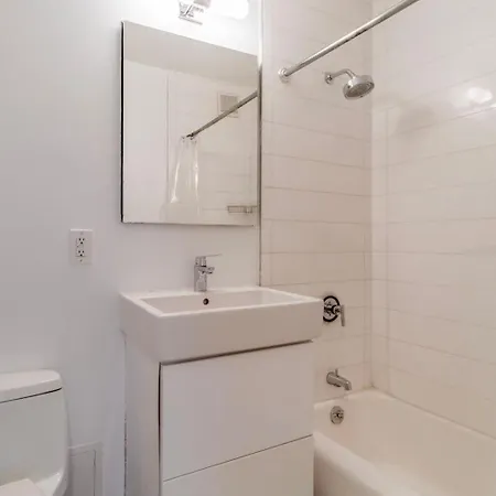 Lenox Hill 2br W Elevator Doorman Nr Art Nyc-1389 Apartment