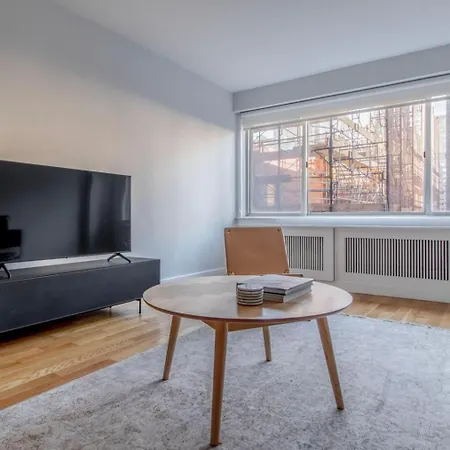Lenox Hill 2br W Elevator Doorman Nr Art Nyc-1389