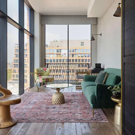 Arlo Williamsburg 5*