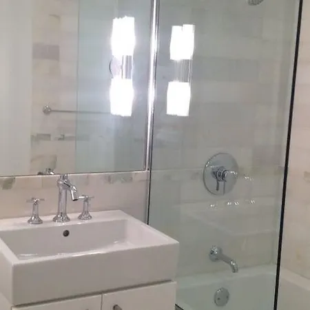 Apartment Impeccable Three Bedroom Midtown New York