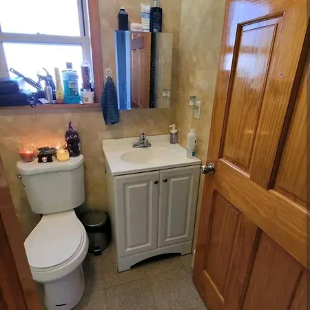 Comfortable And Simple For One Person Near Manhattan On Train Homestay *