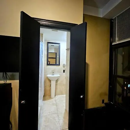 Hotel-studio @ The Mansfield Midtown Apartment