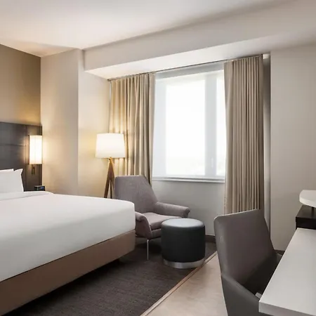 By Marriott Jfk Airport 3*