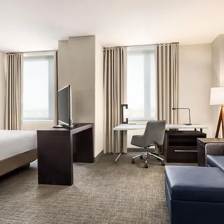 Hotel By Marriott Jfk Airport 3*