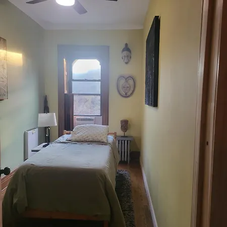 West 119th Guest Bed & Breakfast *