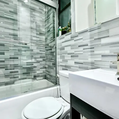 Apartment & Cozy 2 Bd In Manhattan