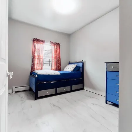 Waterfront Gem Duplex 3 Bedroom 2floor In Whitestone Bronx Free Parking *