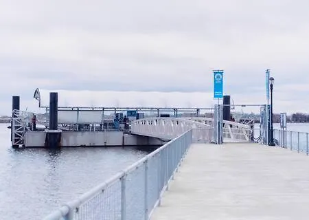 Waterfront Gem Duplex 3 Bedroom 2floor In Whitestone Bronx Free Parking Hotel
