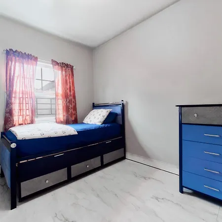 Hotel Waterfront Gem Duplex 3 Bedroom 2floor In Whitestone Bronx Free Parking New York